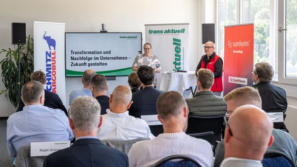 Ilona Jüngst, Chefredakteurin trans aktuell, Euro Transport Media Verlags- und Veranstaltungsgesellschaft mbH, Mark Maurer, LOXXESS Pharma GmbH