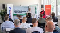 Ilona Jüngst, Chefredakteurin trans aktuell, Euro Transport Media Verlags- und Veranstaltungsgesellschaft mbH, Mark Maurer, LOXXESS Pharma GmbH
