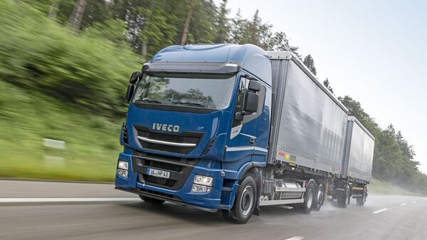 Iveco Stralis 460 NP LNG Wechselbrückenzug