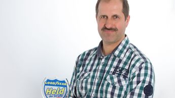 Jochen Marquardt befreit schwer verletzte Fahrerin.