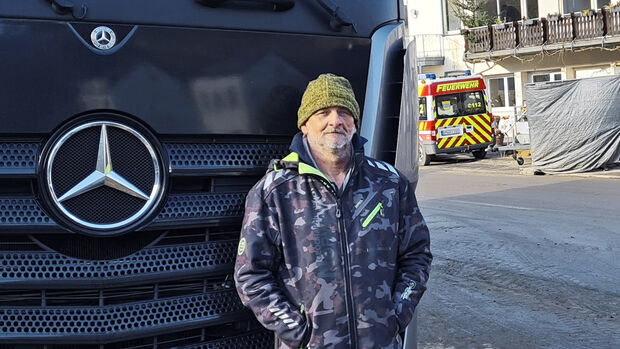 Jürgen Franz
(63) aus Olching
Ich bin im letzten Jahr rund 5.000 Kilometer freiwillig Transporte ins Ahrtal gefahren. Mein Lohn ist die Dankbarkeit der Betroffenen, vor allem aus Dernau, die weiter anhält. Daraus sind sogar richtige Freundschaften geworden