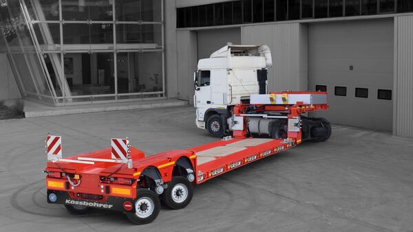 Kässbohrer stellt mit dem K.SLL P einen neuen Tieflader vor, der auf Flexibilität und Wendigkeit setzt.