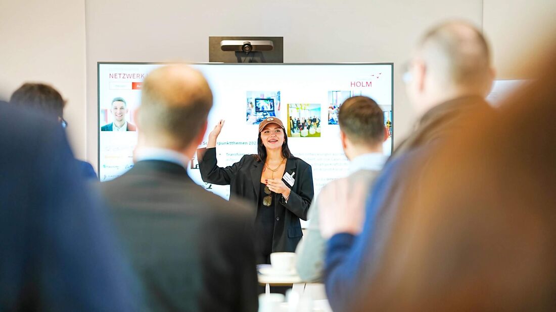 Katharina Kreutzer vom Start-up MUVN beim Pitch im HOLM