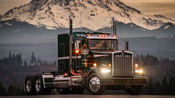 Kenworth W900 Legacy Edition 2025