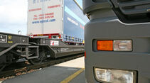 Kombiverkehr, Schiene, Zug, Eisenbahn, Kombinierter Verkehr, Lkw, Verladung