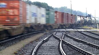 Kombiverkehr, Schiene, Zug, Eisenbahn, Kombinierter Verkehr