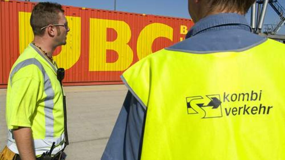 Kombiverkehr stockt Angebote auf