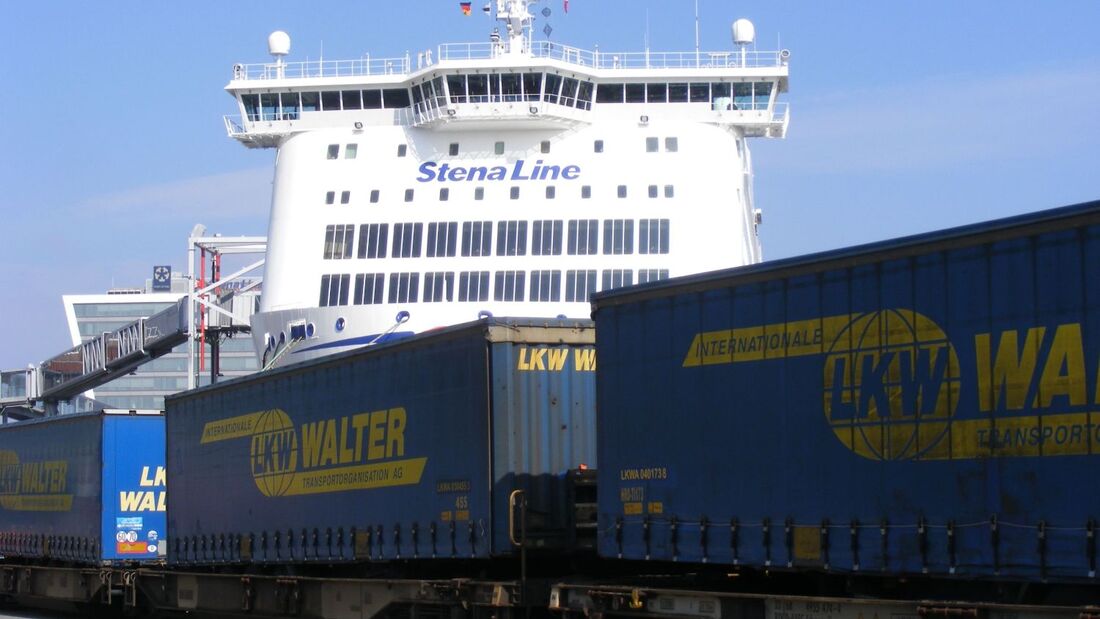 Kombizug am Kieler Hafen