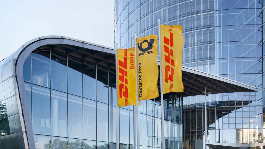 Konzernzentrale der DHL Group in Bonn. Der Logistikkonzern hat seine Gewinnprognose für das Geschäftsjahr 2026 zum zweiten Mal angehoben.
