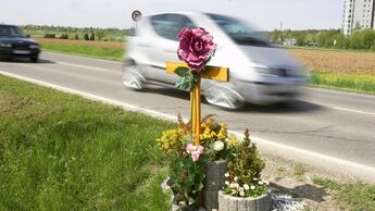 Kreuz am Straßenrand