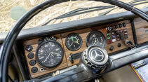 Kutschbock oder Hightech-Zentrale: Wie sich der Lkw-Fahrerarbeitsplatz in den letzten 60 Jahren verändert hatFrom a coach box to a high-tech cockpit: how the truck driver's workplace has changed over the past 60 years