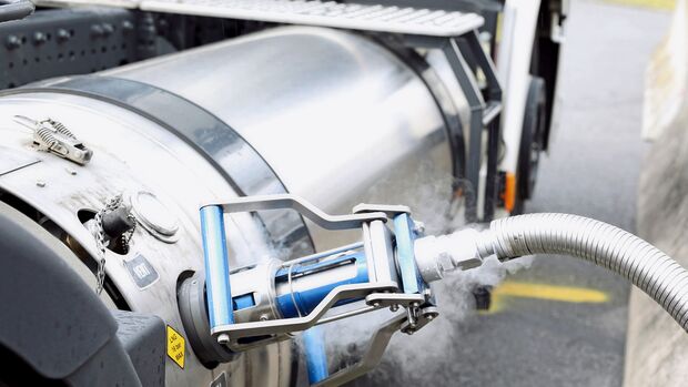 LNG tanken beim Lkw