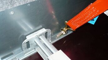 Ladung mit Ankerschienen sichern 