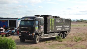 Länge läuft: Der Freightliner-Servicetruck des Amerikaners Robby Gordon punktet mit dem längsten Radstand im Feld.
