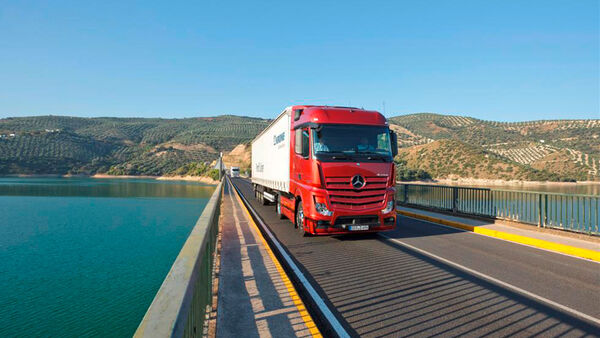 Large, Mercedes, Krone