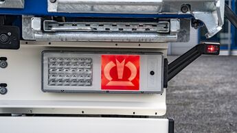 Leuchten mit Glühlampen haben am Trailer ausgedient, LED ist der Standard. Sowohl Kosten- als auch funktionale Vorteile sprechen für sie. Im Schadensfall ist auch der Tausch einer LED-Einheit leicht zu bewerkstelligen. Fahrzeugbauer und Lichtspezialisten sehen künftig noch viel Potenzial.