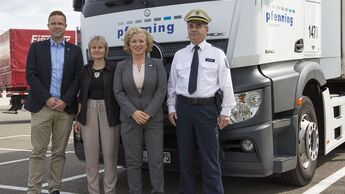 Lidl und pfenning logistics sagen dem &quot;toten Winkel&quot; den Kampf an: ErÃ¶ffnung eines Spiegeleinstellplatzes fÃ¼r Lkw in Gera