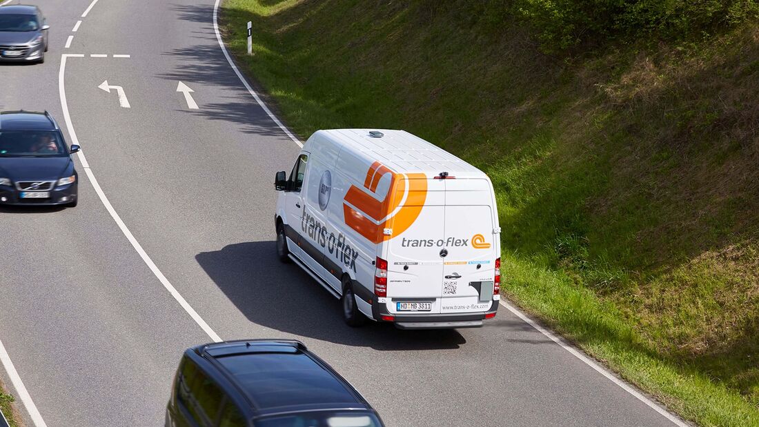 Lieferwagen des Expressdienstleisters trans-o-flex