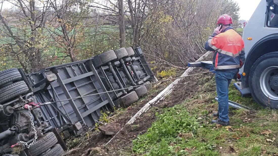 Lkw-Abschleppen, Unfall, Lkw-Unfall