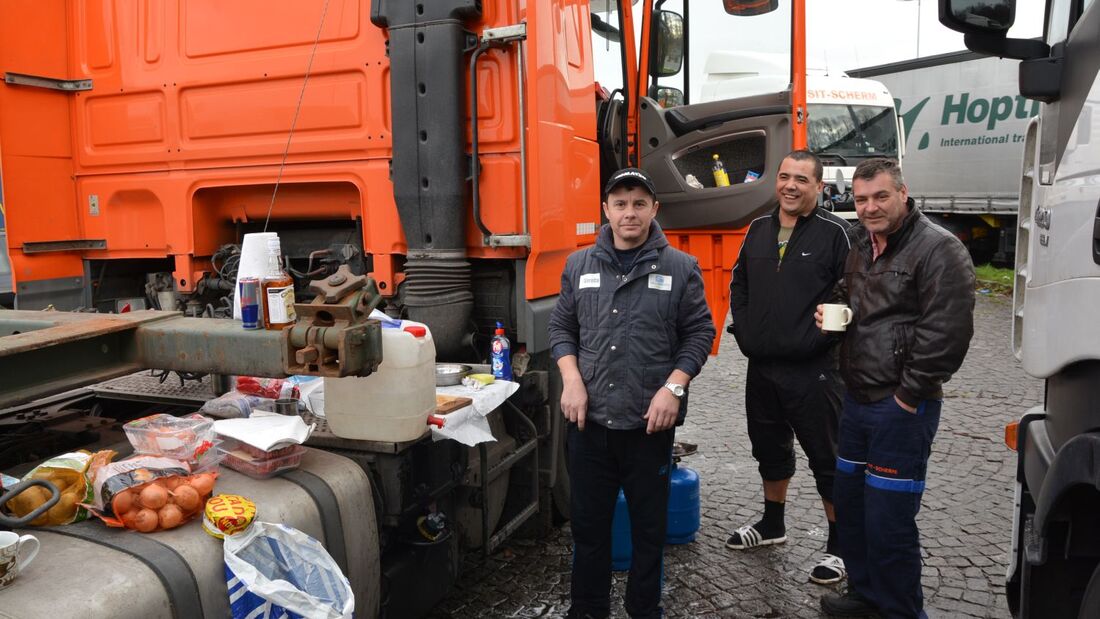 Lkw-Fahrer, Parkplatz, kochen