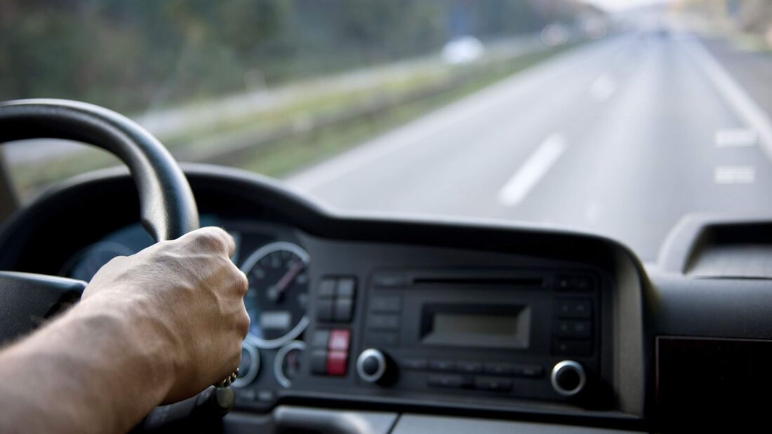 Lkw-Fahrer am Steuer