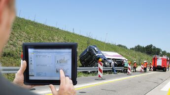 Lkw, Graben, Unfall, Schaden, Tablet