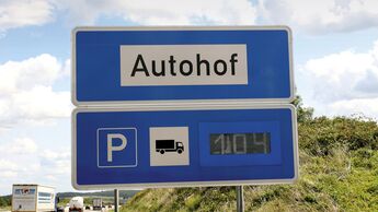 Lkw Parkplatz Anzeige Stellplatz Anzeigetafel an der A6 bei Bad Rappenau 24-Stunden-Autohof