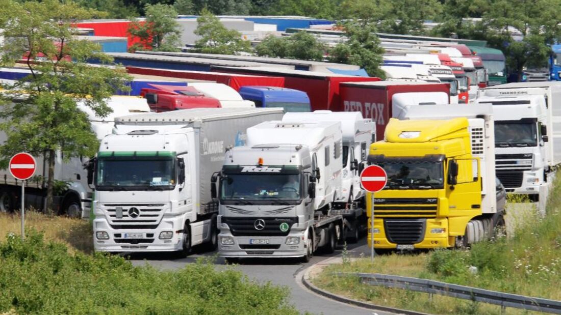 Lkw-Parkplatz, Autobahn, Imago