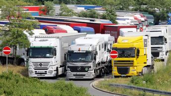Lkw-Parkplatz, Autobahn, Imago