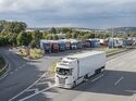Lkw-Parkplatz an der Autobahn