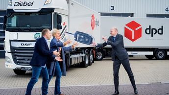 Lkw-Übergabe von DAF an Diebel