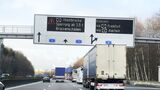Lkw auf Zufahrt zur Rheinbrücke in Leverekusen