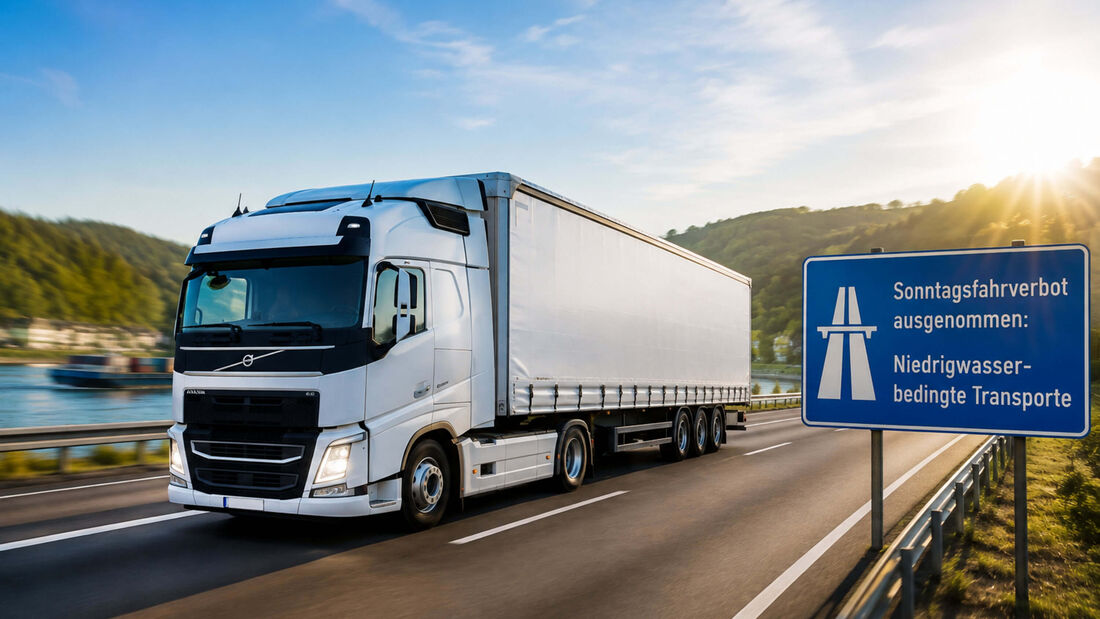 Lkw auf einer Autobahn am Rhein während der Niedrigwasserphase.