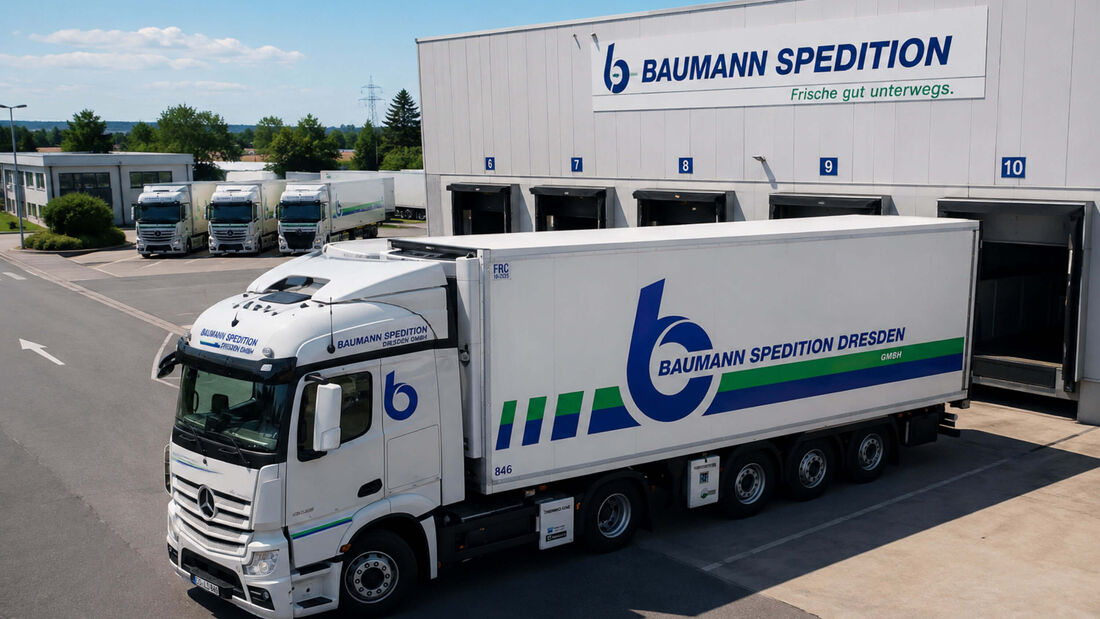 Lkw der Baumann Spedition im Frischetransport. Das Unternehmen befindet sich im eröffneten Sanierungsverfahren in Eigenverwaltung, der Geschäftsbetrieb läuft weiter.