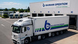 Lkw der Baumann Spedition im Frischetransport. Das Unternehmen befindet sich im eröffneten Sanierungsverfahren in Eigenverwaltung, der Geschäftsbetrieb läuft weiter.