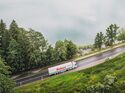 Lkw der Raben Group auf der Landstraße