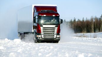 Lkw im Schnee