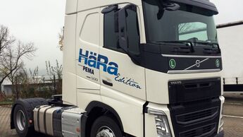 Lkw mit Logo der Einkaufsgemeinschaft HäRa