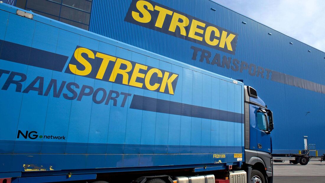 Lkw und Halle von Streck Transport
