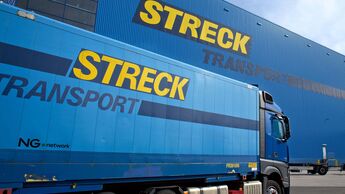 Lkw und Halle von Streck Transport
