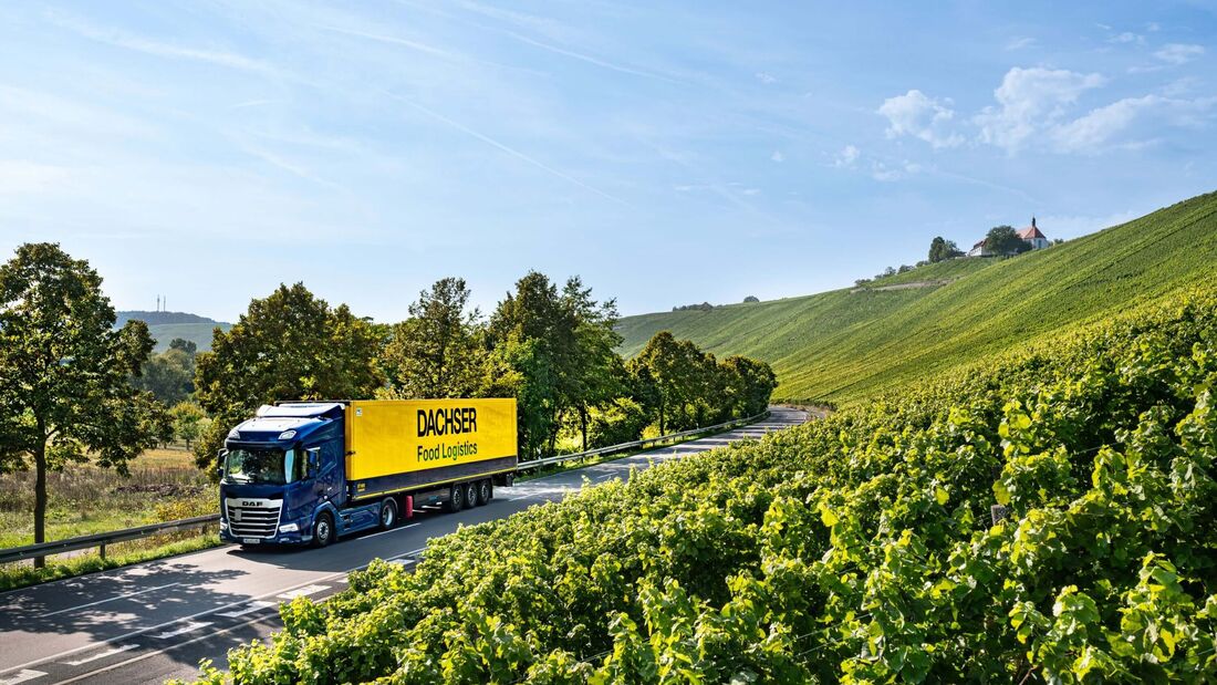 Lkw von Dachser Food Logistics auf Tour