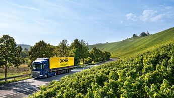 Lkw von Dachser Food Logistics auf Tour