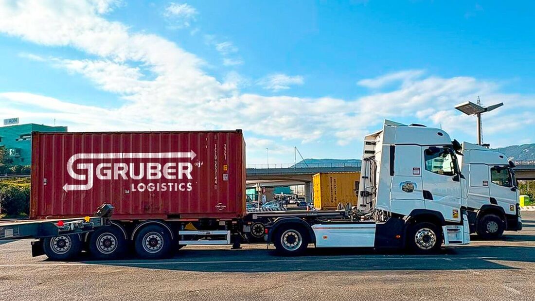 Lkw von Gruvber Logistics in Südtirol