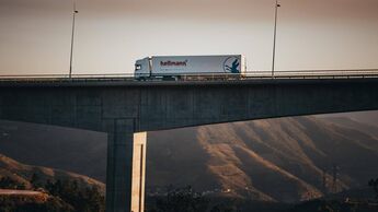 Lkw von Hellmann Worldwide Logistics