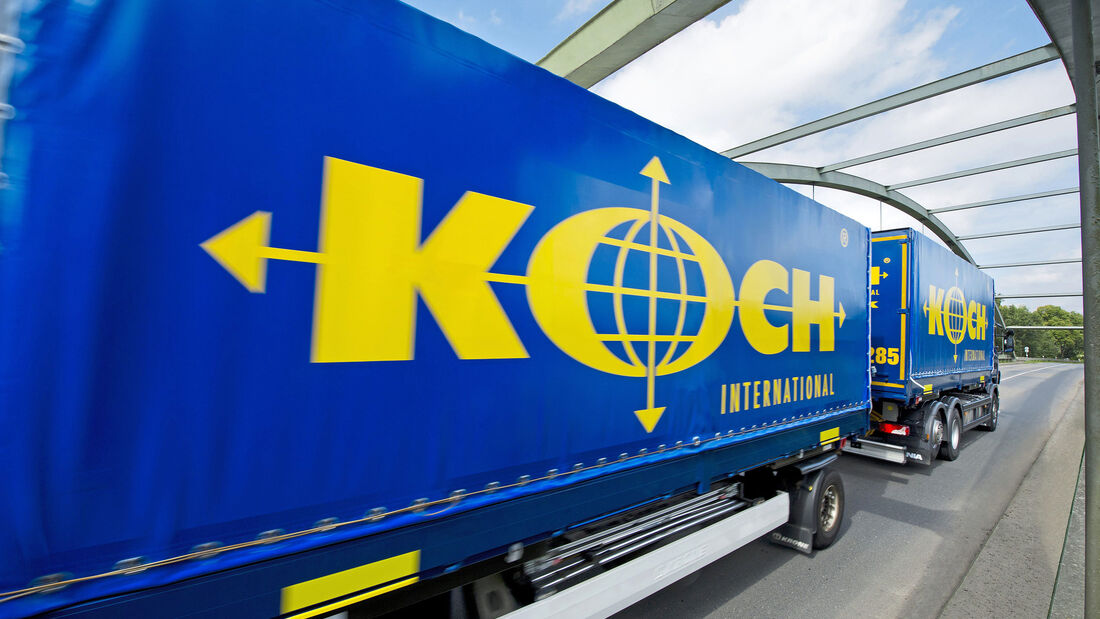 Lkw von Koch International auf Brücke