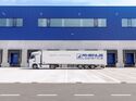 Lkw von Rhenus vor der Rampe