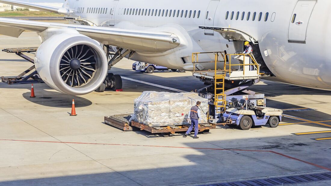 Loading platform of air freight to the aircraft