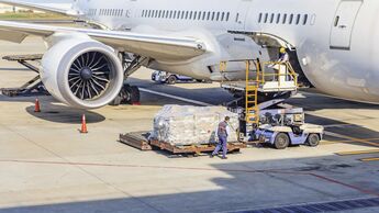Loading platform of air freight to the aircraft