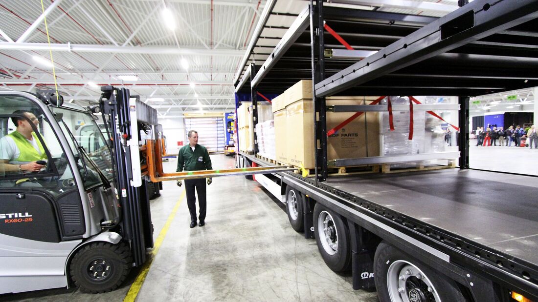 Logistik, Transport, Lkw, Trailer, Auflieger, Anhänger, Doppelstock, Krone, Fahrzeugbau, Wiese, ELVIS, Knüllwald, Ladungskooperation