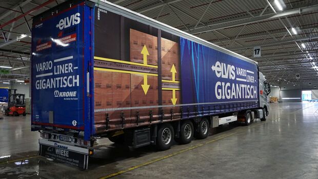 Logistik, Transport, Lkw, Trailer, Auflieger, Anhänger, Doppelstock, Krone, Fahrzeugbau, Wiese, ELVIS, Knüllwald, Ladungskooperation